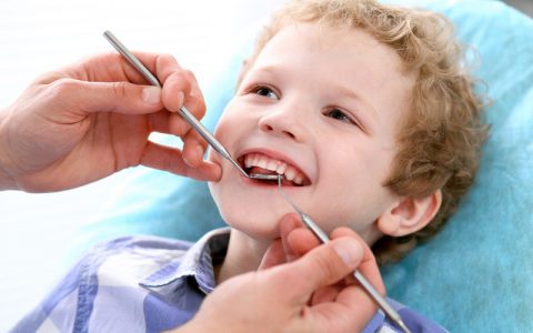 سن مراقبت از دندان کودکان